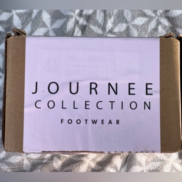 NIB Journee Collection Sabree Red Size 8 1/2. - Picture 2 of 3